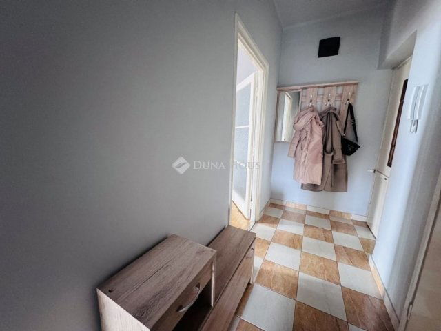 Eladó téglalakás, Pécsett 49.99 M Ft, 2 szobás