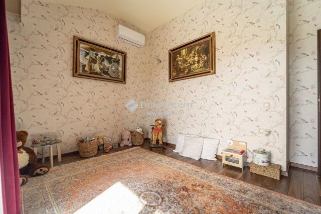 Eladó családi ház, Szentendrén 549.9 M Ft, 6 szobás