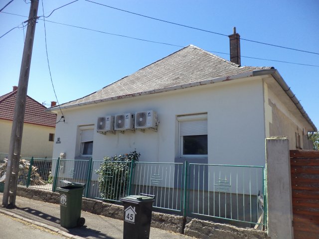 Eladó családi ház, Várpalotán 49 M Ft, 3 szobás