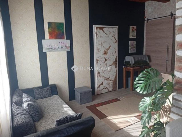 Eladó családi ház, Ászáron 34 M Ft, 3 szobás