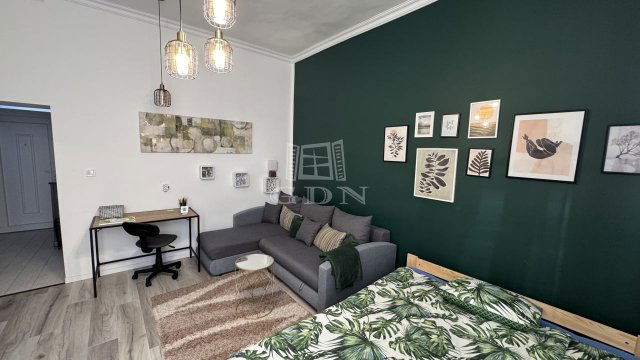 Kiadó téglalakás, albérlet, Szegeden 220 E Ft / hó, 1 szobás