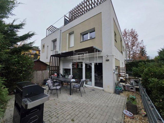 Kiadó sorház, albérlet, Budapesten, III. kerületben, 4 szobás