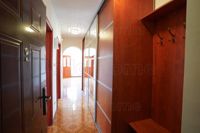 Kiadó panellakás, albérlet, Siófokon 230 E Ft / hó, 4 szobás