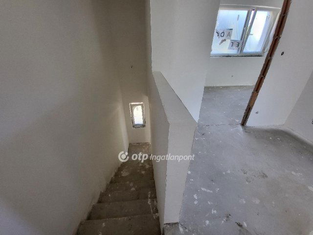 Eladó családi ház, Balatonföldváron 106 M Ft, 4 szobás