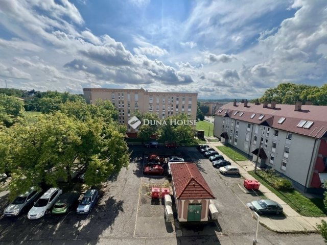 Eladó panellakás, Pécsett 37.99 M Ft, 2 szobás