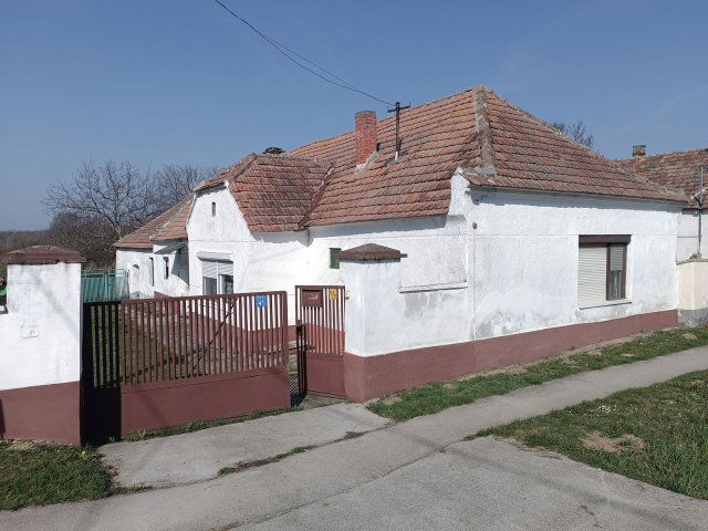 Eladó családi ház, Bakonypölöskén 3.5 M Ft, 3 szobás