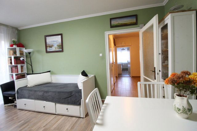 Eladó panellakás, Győrött 57.5 M Ft, 3 szobás