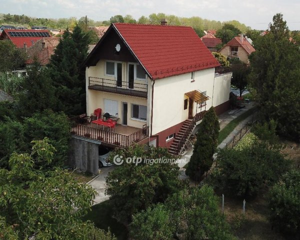 Eladó családi ház, Taksonyon 183 M Ft, 5 szobás