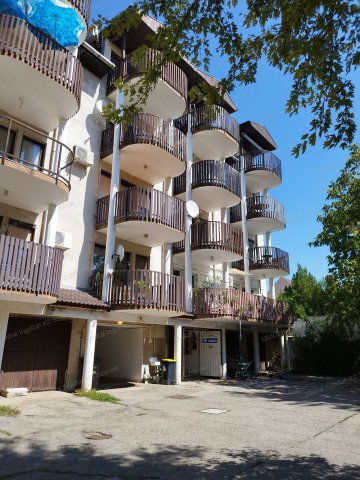 Eladó téglalakás, Szolnokon 69.9 M Ft, 2+2 szobás