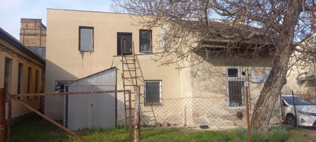 Eladó üzlethelyiség, Budapesten, IV. kerületben, Váci úton