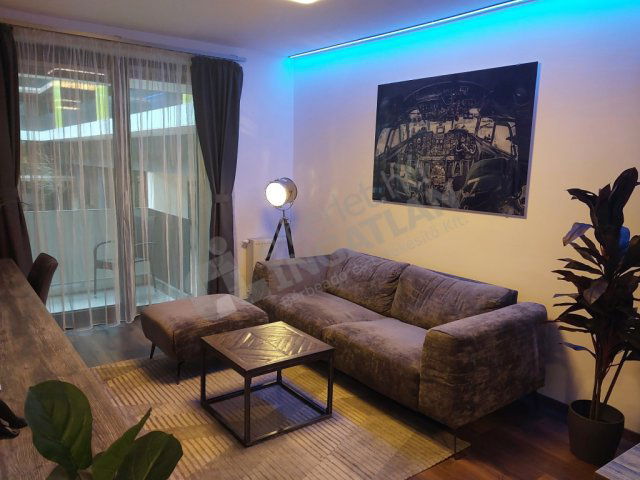 Eladó téglalakás, Budapesten, VIII. kerületben, Corvin sétányon