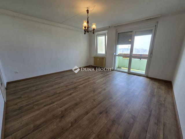 Eladó panellakás, Ajkán 31.9 M Ft, 2 szobás