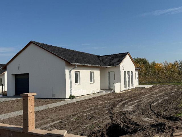 Eladó családi ház, Ráckevén 86.9 M Ft, 4 szobás