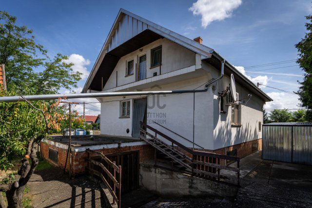 Eladó családi ház, Szolnokon 62 M Ft, 4 szobás