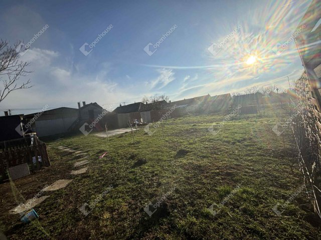 Eladó családi ház, Banán 38 M Ft, 4 szobás