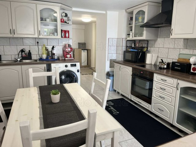 Eladó családi ház, Balatonbogláron 89 M Ft, 4+4 szobás