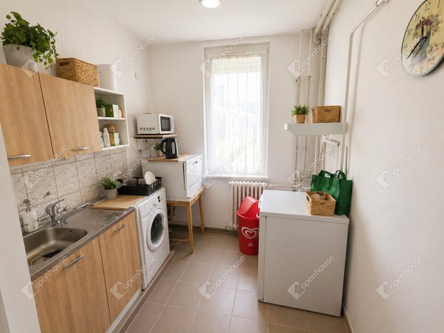 Eladó téglalakás, Pétfürdőn 36 M Ft, 2 szobás