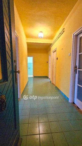 Eladó téglalakás, Egerben 66 M Ft, 3 szobás