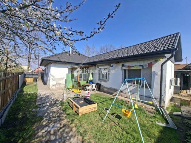 Eladó családi ház, Szolnokon 29.9 M Ft, 4 szobás