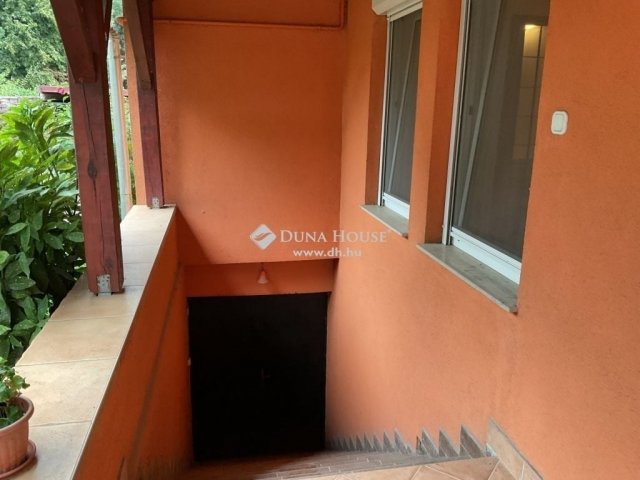 Eladó családi ház, Majosházán 220 M Ft, 4 szobás