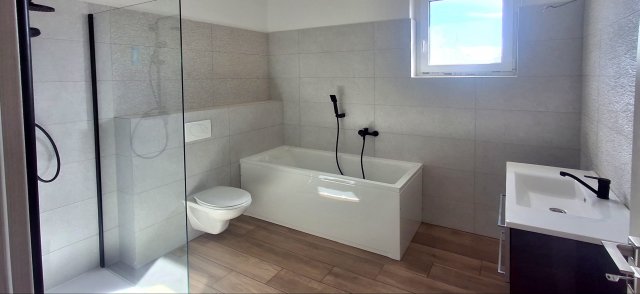 Eladó ikerház, Debrecenben, Óvoda utcában 150 M Ft, 5 szobás