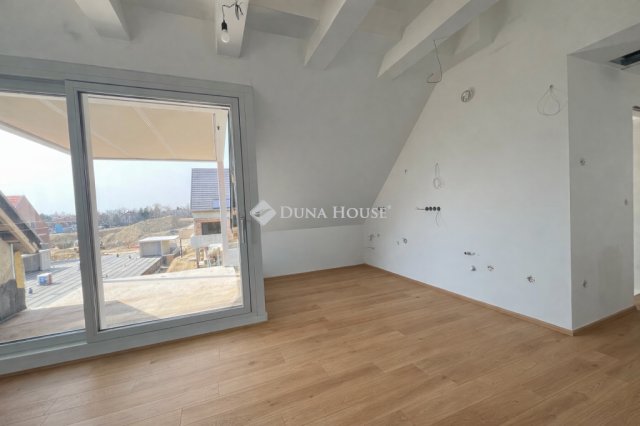 Eladó téglalakás, Balatonfüreden 143 M Ft, 3 szobás