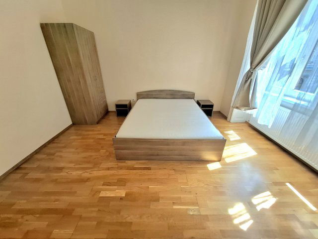 Eladó téglalakás, Budapesten, VI. kerületben, Jókai utcában