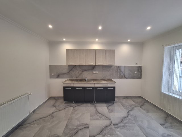 Eladó családi ház, Szolnokon 44.9 M Ft, 2 szobás