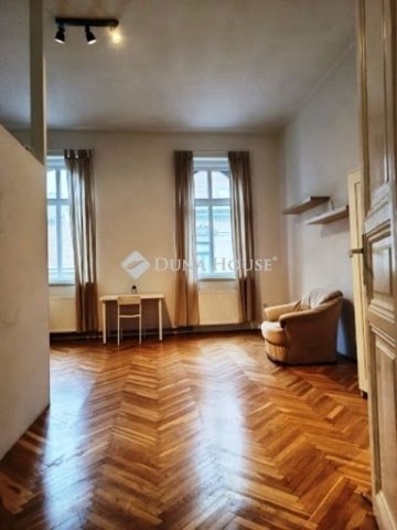 Eladó téglalakás, Budapesten, VII. kerületben 69.9 M Ft