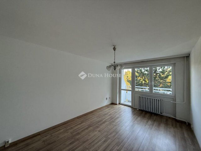 Eladó panellakás, Tatabányán 29.9 M Ft, 1 szobás