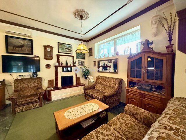 Eladó családi ház, Orosházán 75 M Ft, 8 szobás