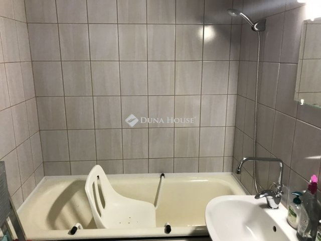 Eladó panellakás, Székesfehérvárott 56 M Ft, 2 szobás