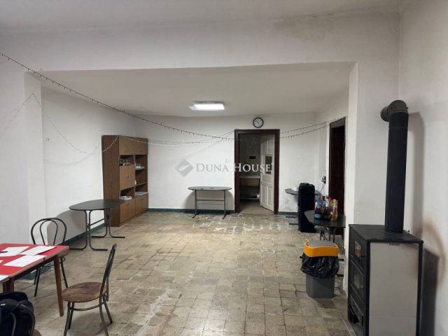 Eladó üzlethelyiség, Beziben 29.5 M Ft / költözzbe.hu