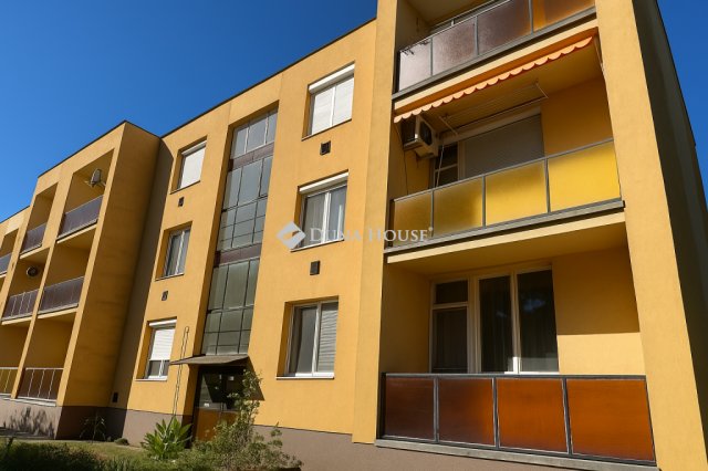 Eladó téglalakás, Kecskeméten 34 M Ft, 3 szobás