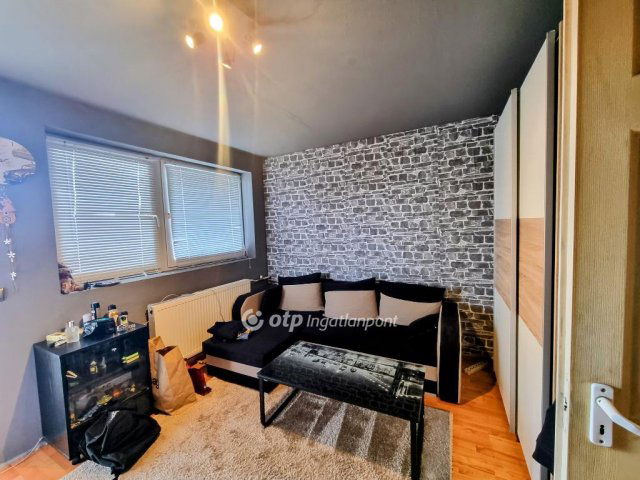 Eladó családi ház, Szigetszentmiklóson 110 M Ft, 4+1 szobás