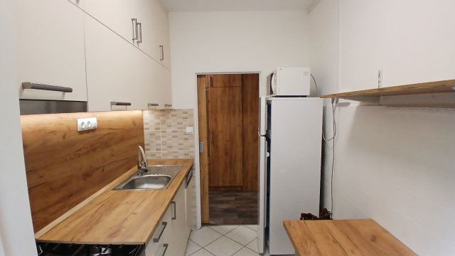 Kiadó panellakás, albérlet, Pécsett, Építők útján, 2 szobás