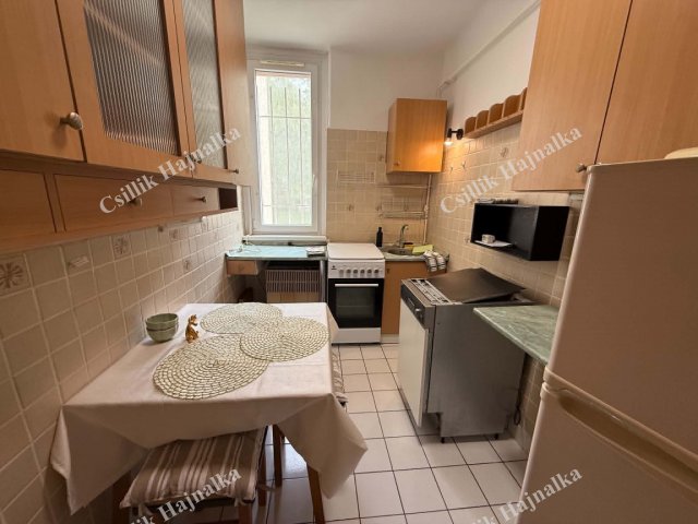 Kiadó téglalakás, albérlet, Szolnokon 150 E Ft / hó, 3 szobás
