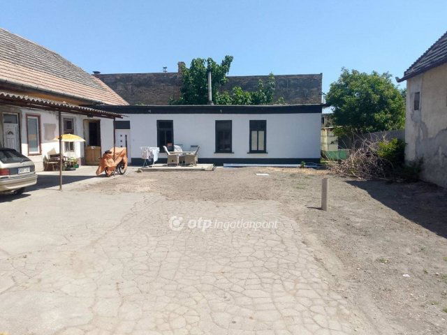 Eladó családi ház, Kiskunlacházán 27 M Ft, 2 szobás