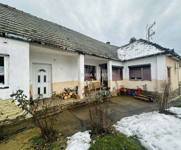 Eladó családi ház, Szakályon 8.9 M Ft, 4 szobás