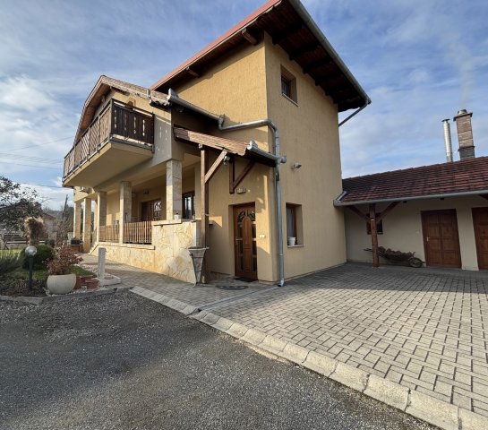 Eladó családi ház, Zalacsányon 281 M Ft, 4+3 szobás