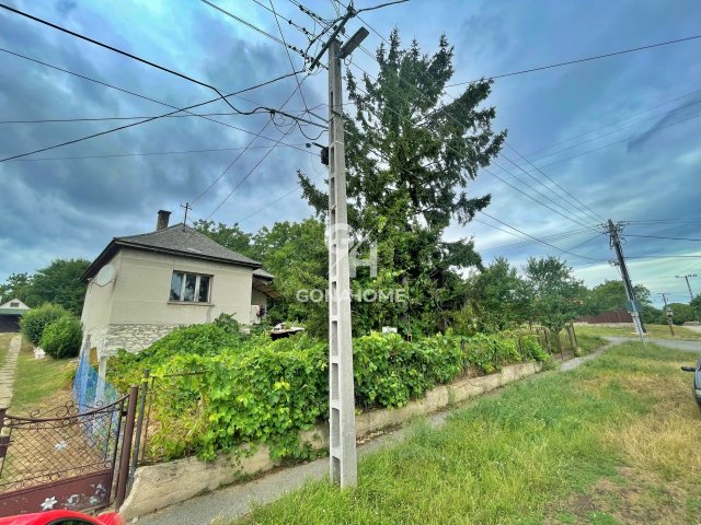 Eladó családi ház, Csetényben 19.9 M Ft, 1 szobás