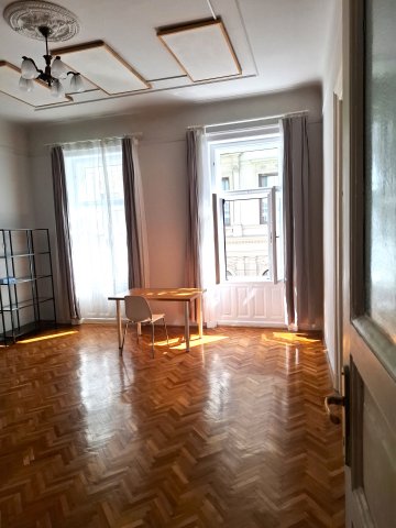 Eladó téglalakás, Budapesten, VI. kerületben, Aradi utcában