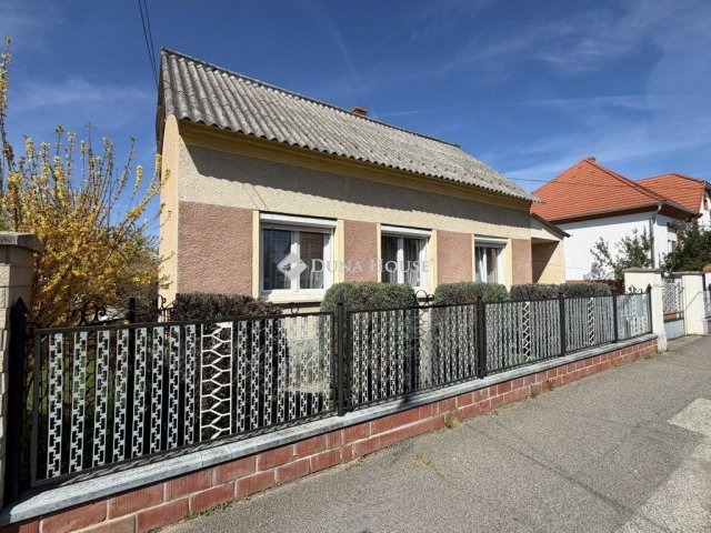 Eladó családi ház, Sárváron 56 M Ft, 3 szobás