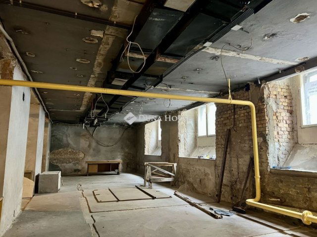 Kiadó üzlethelyiség, Budapesten, VI. kerületben 720 E Ft / hó