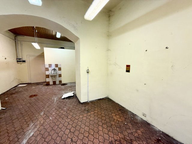 Eladó téglalakás, Budapesten, VIII. kerületben, Baross utcában