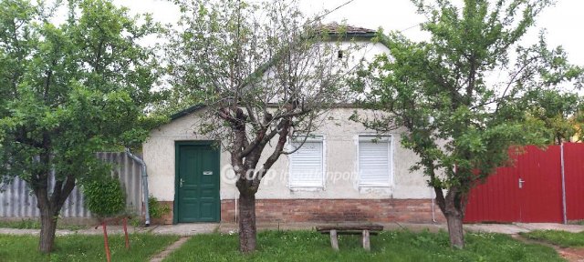 Eladó családi ház, Kunszentmártonban 16.8 M Ft, 3 szobás