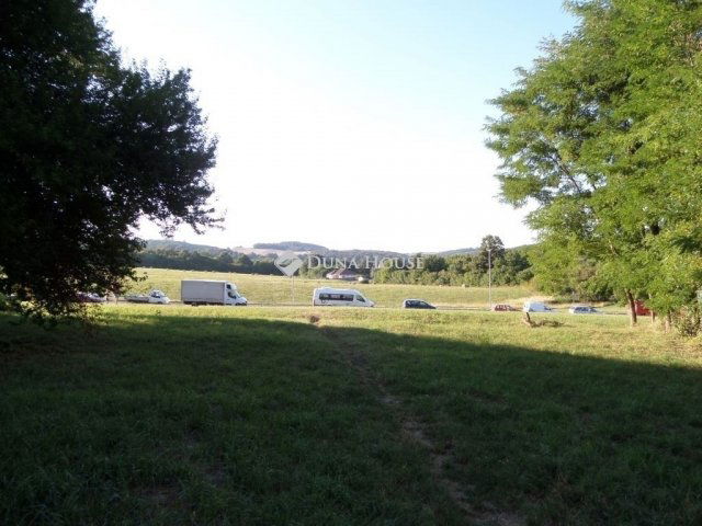 Eladó panellakás, Komlón 24.5 M Ft, 3 szobás