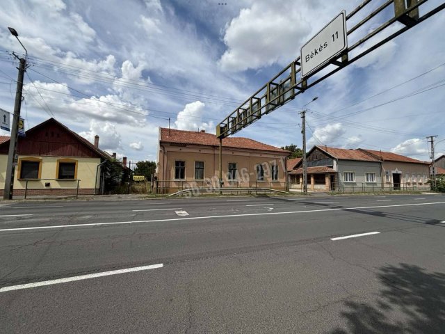 Eladó ipari ingatlan, Békéscsabán, Békési úton 45 M Ft