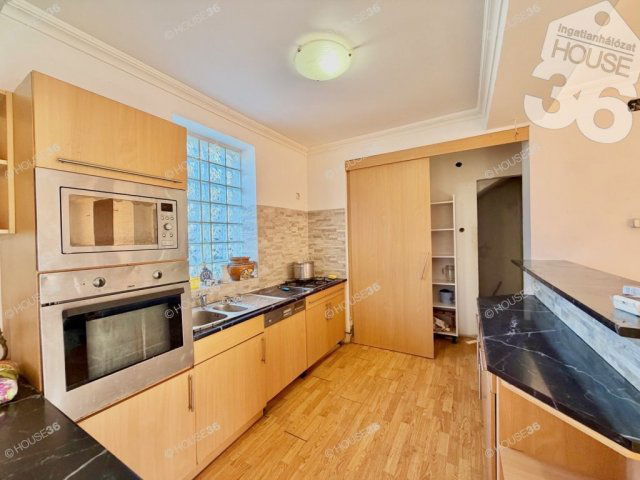 Eladó családi ház, Kerekegyházán 119.7 M Ft, 7 szobás