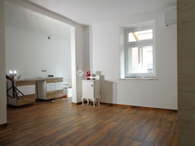 Eladó sorház, Nagymaroson 51.9 M Ft, 1 szobás